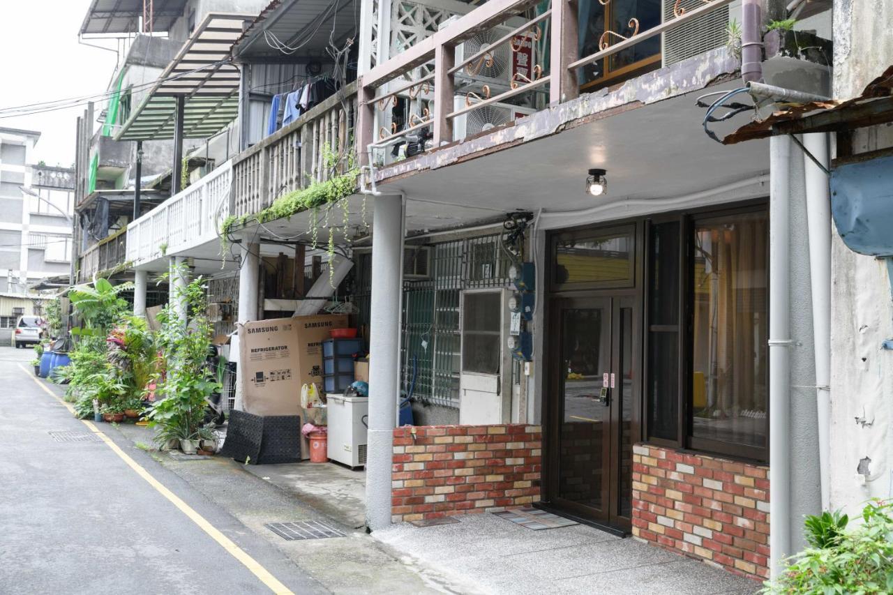 羅東夜市 小宅一生民宿 Night Market Small House Lifetime Hotel Luodong Exterior photo